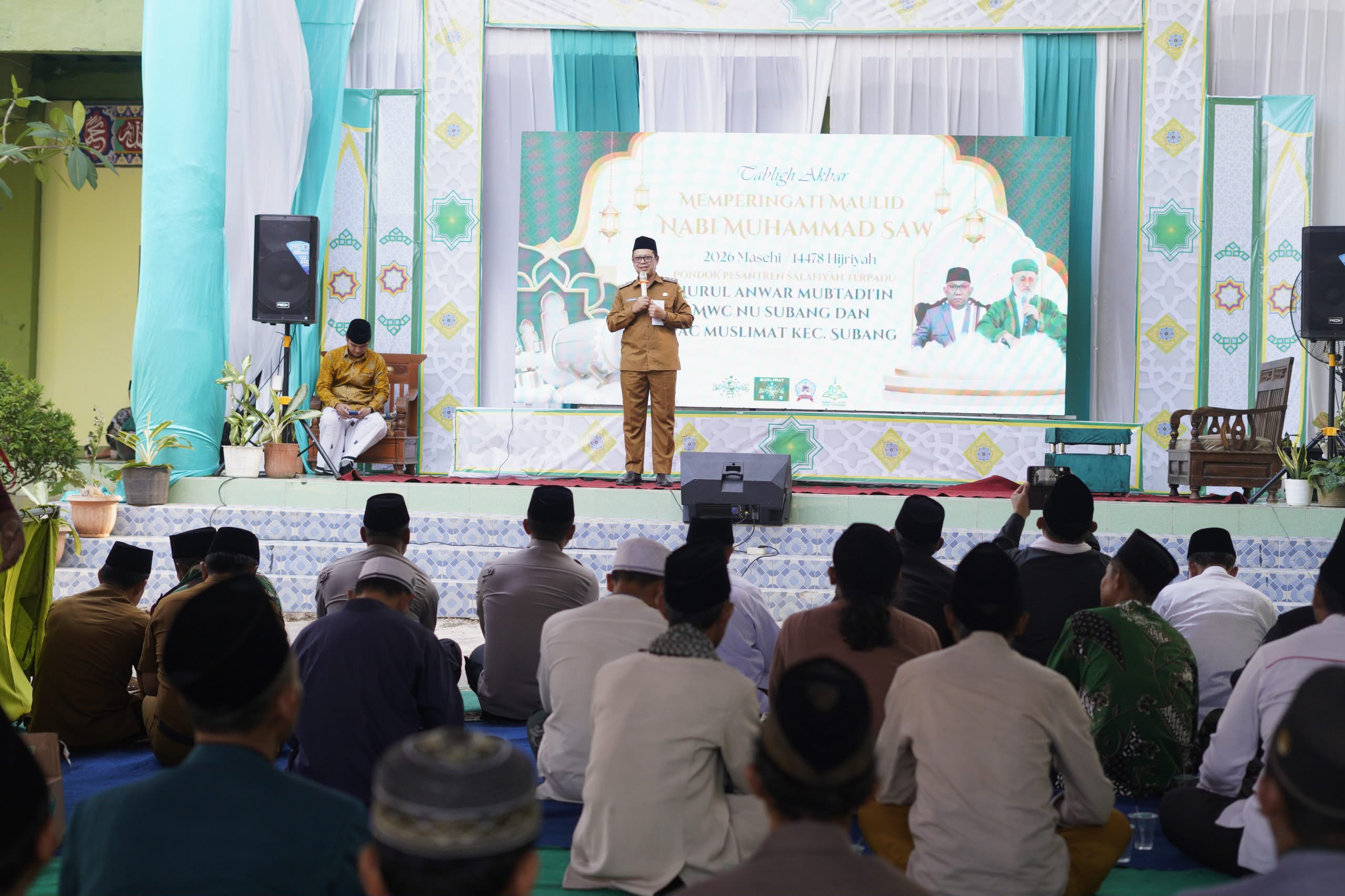 Hadiri Peringatan Maulid Nabi, Kang Akur Apresiasi Pengelolaan Sampah oleh Santri Ponpes Salafiyah Terpadu Nurul Anwar Mubtadi’in Subang