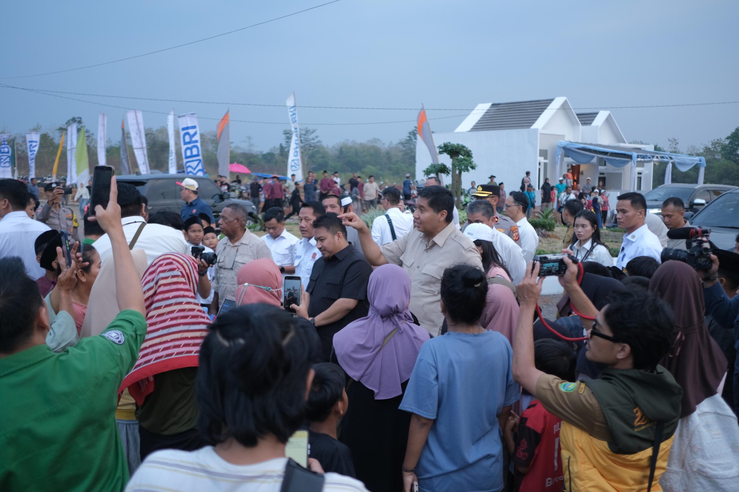 Kang Rey Dampingi Menteri PKP Tinjau Kualitas Rumah Subsidi, Bedah Rumah, dan Resmikan Rusun